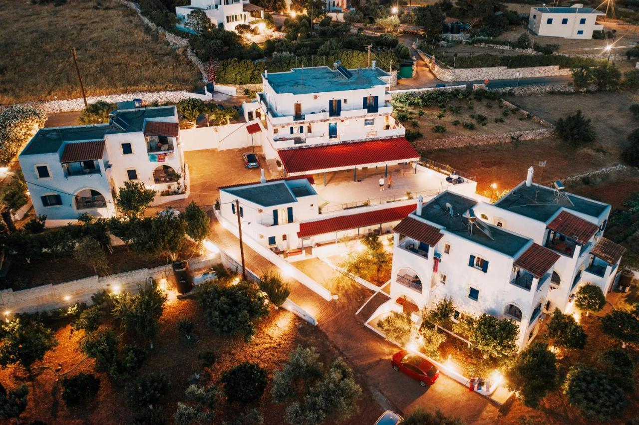 Livadi  Theofilos Appartements מראה חיצוני תמונה