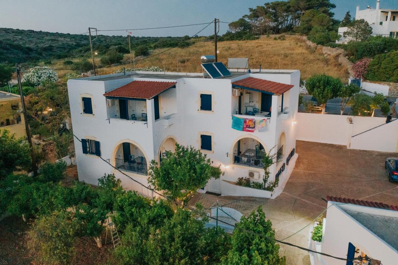 Livadi  Theofilos Appartements מראה חיצוני תמונה