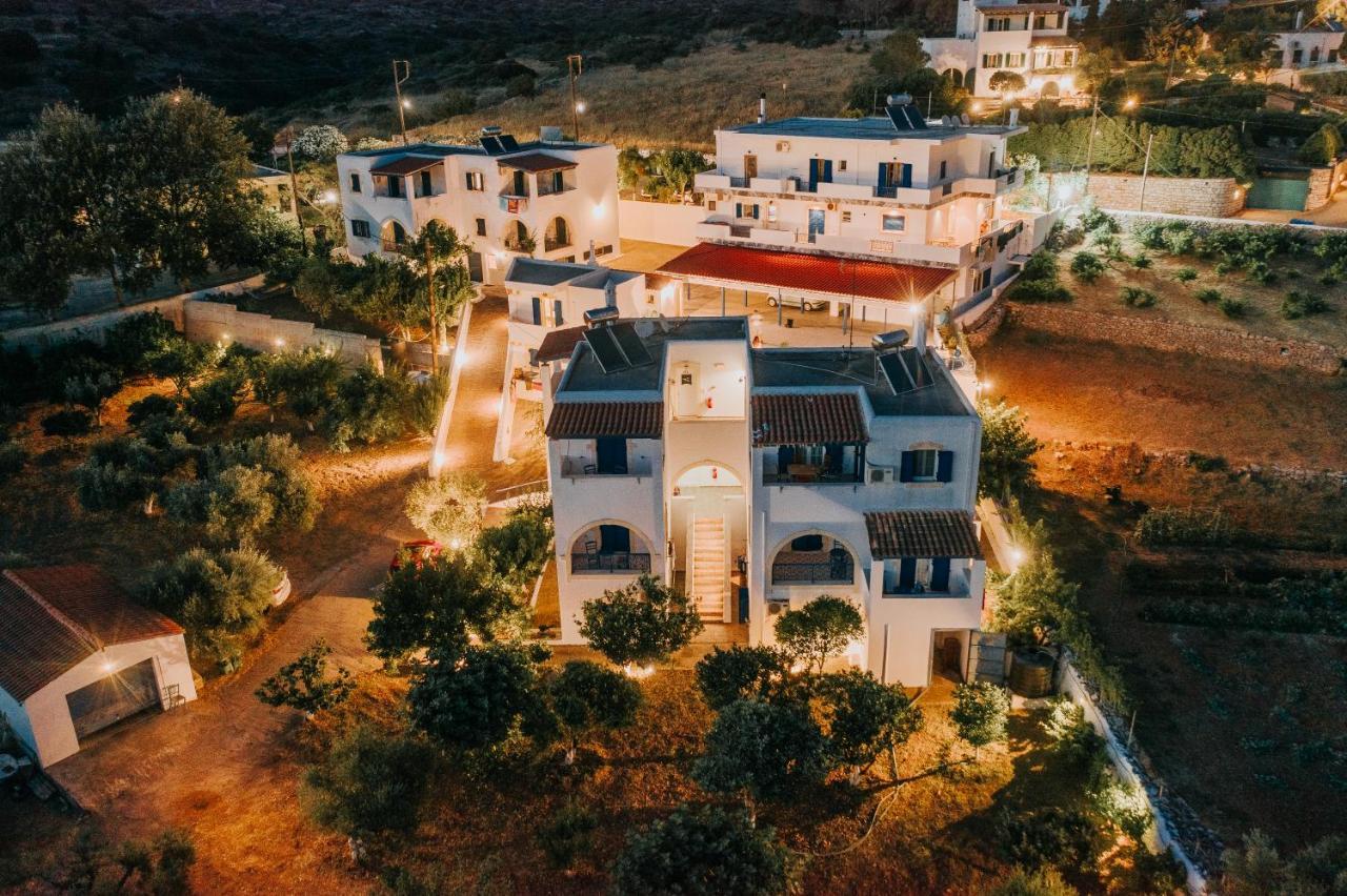 Livadi  Theofilos Appartements מראה חיצוני תמונה