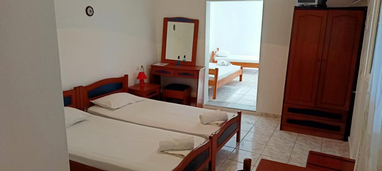 Livadi  Theofilos Appartements מראה חיצוני תמונה