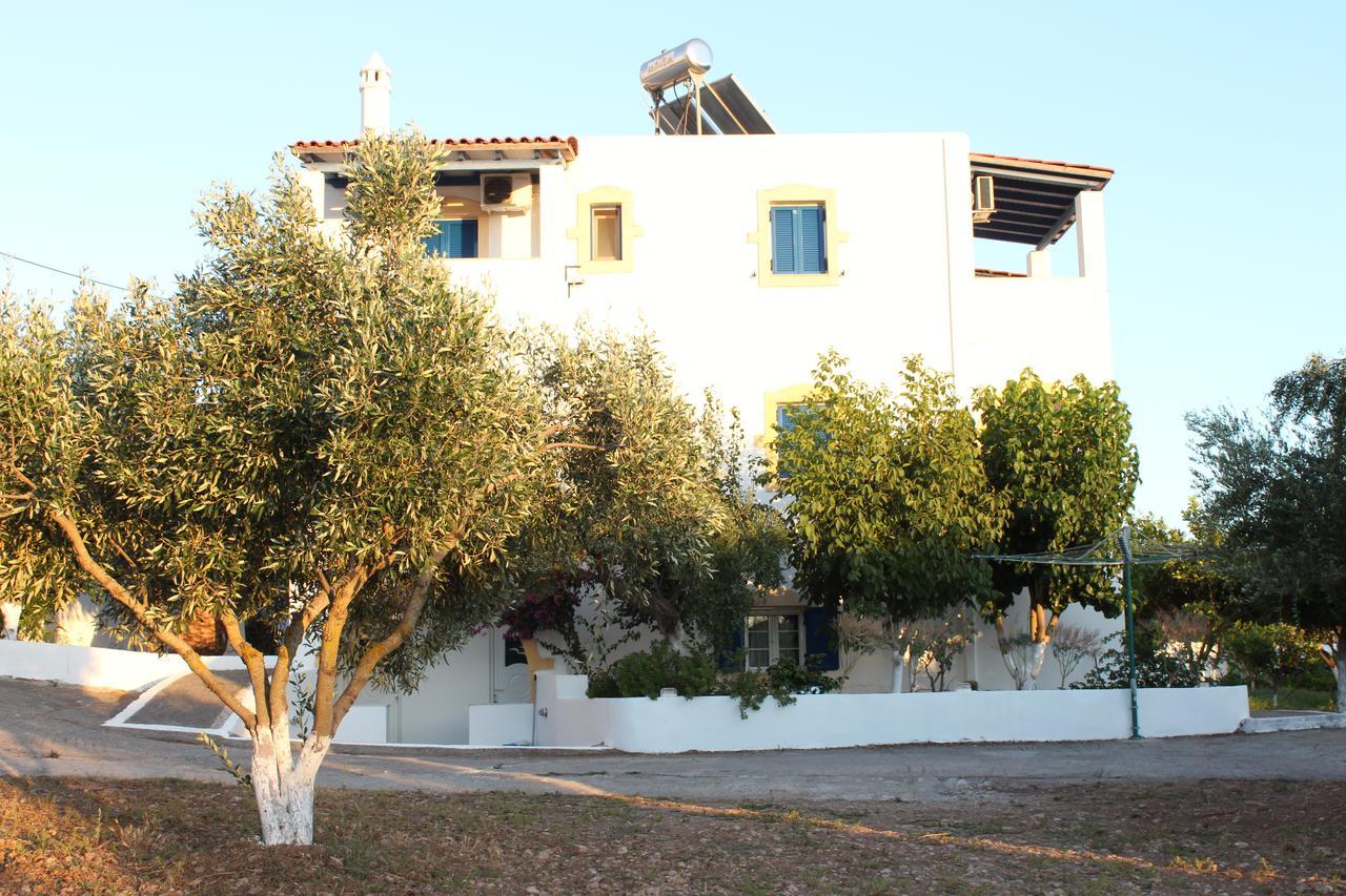 Livadi  Theofilos Appartements מראה חיצוני תמונה